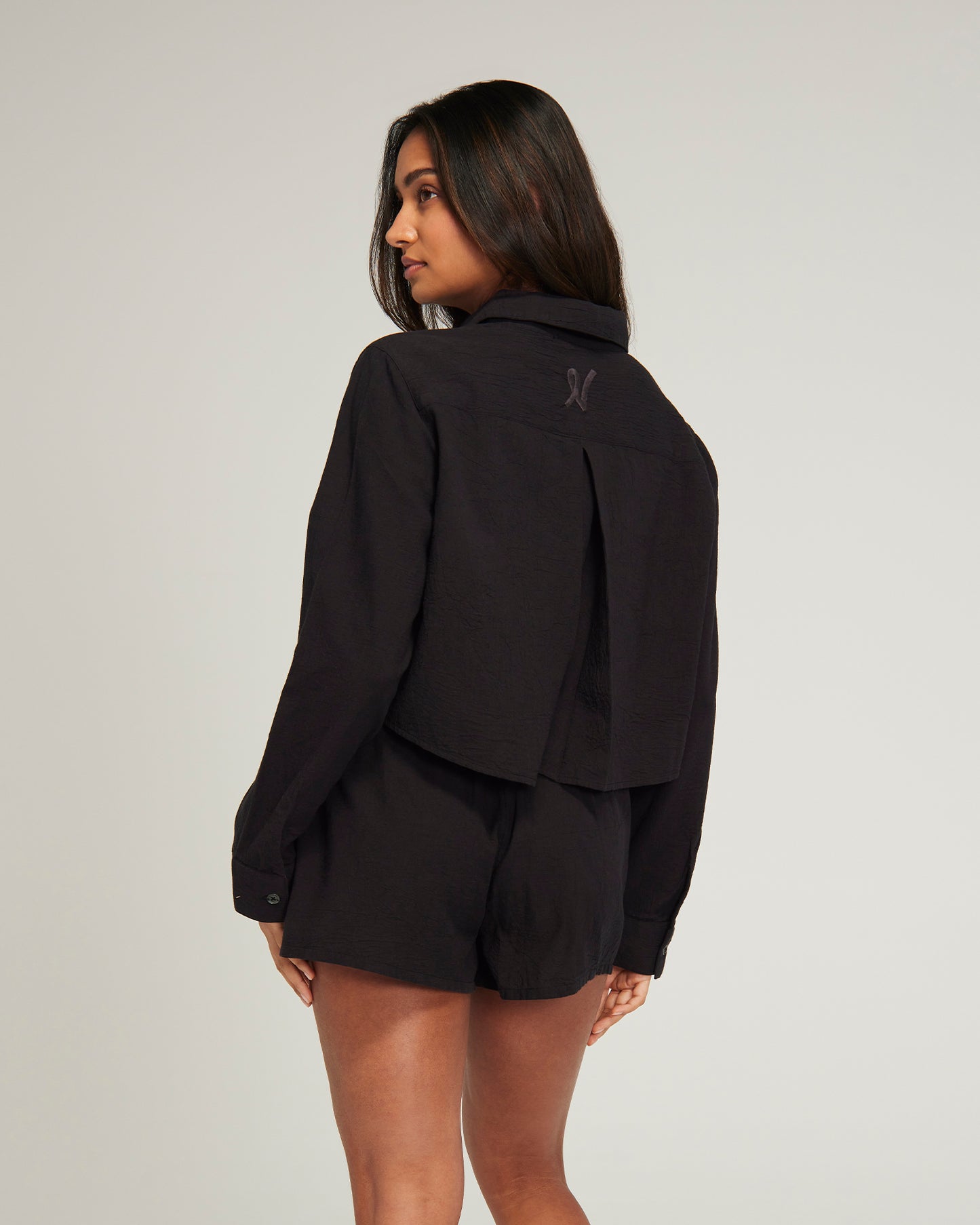 The Cropped Shirt - Black